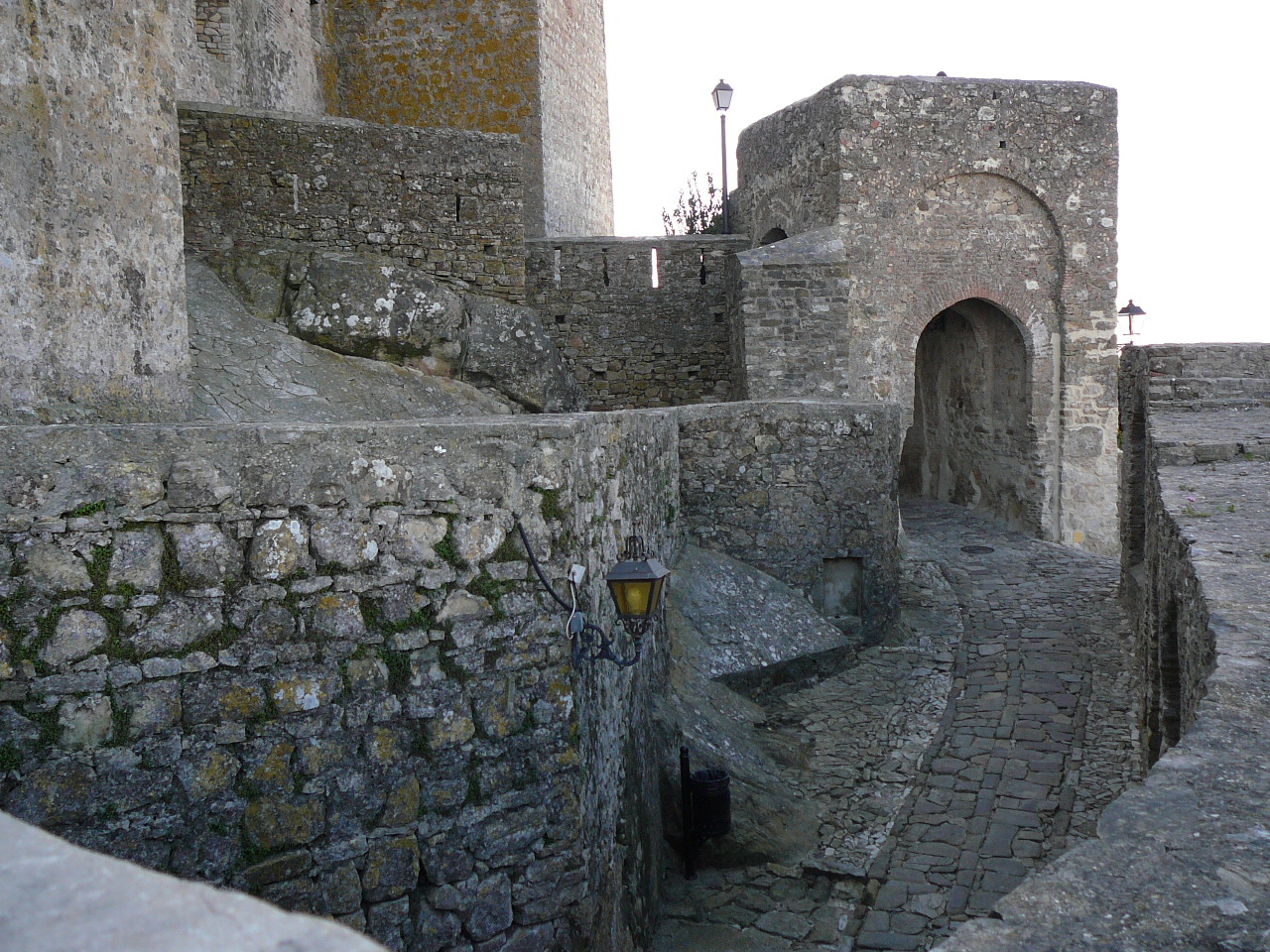 Los Barrios - Castellar (province de Cádix) le castillo de Castellar Porte d'entrée du Castellar