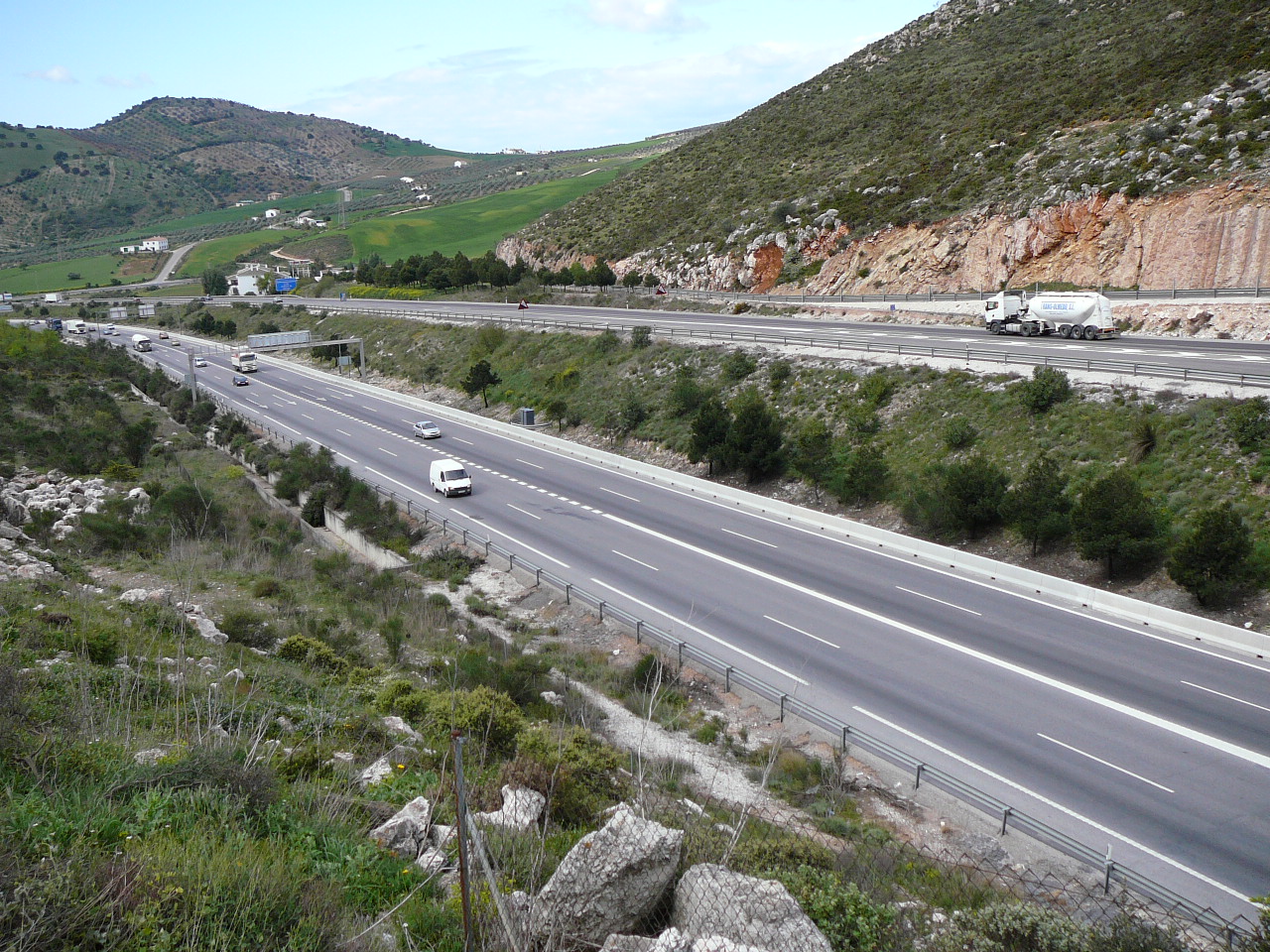 Antequera - Villanueva del Rosario (province de Málaga) Près de Villanueva de Gauche Traversée de l'autoroute