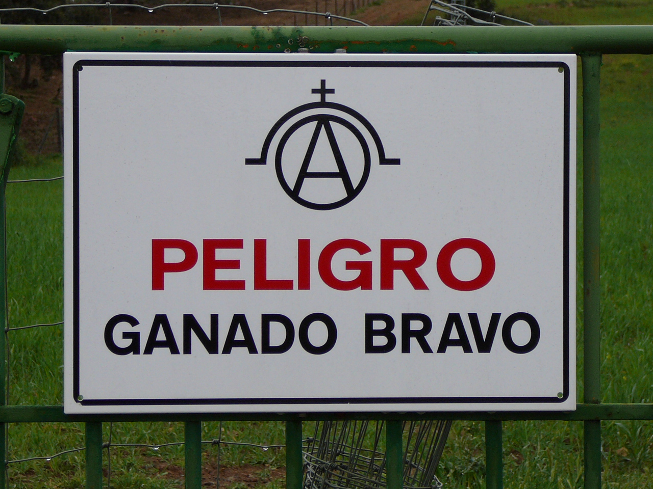 Villanueva del Rosario  - Villanueva de Tapia (province de Málaga) Panneau sur une clôture 