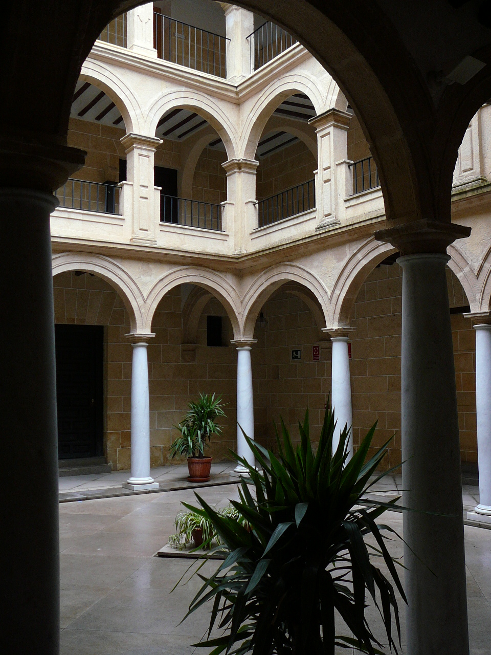 Priego de Córdoba - Alcalá la Real (province de Córdoba) Patio de la bibliothèque 