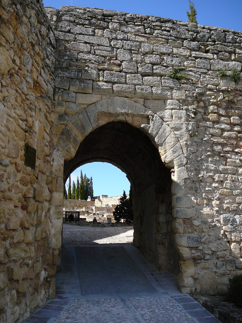 Priego de Córdoba - Alcalá la Real (province de Córdoba) Une des entrées du château 