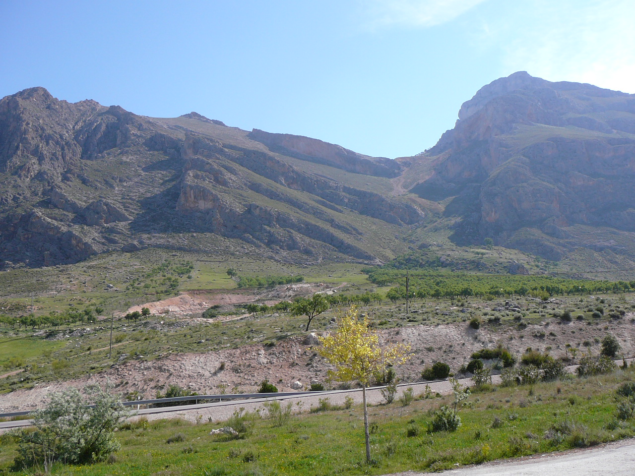 Torres - Jódar (province de jaén) A droite Serrezuela de Bedmar, à gauche Cuevas Delaire Entre les deux, le col et 500 m dedénivelé